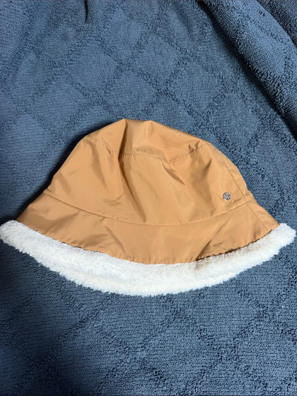 Lululemon reversible Sherpa Bucket Hat L/XL